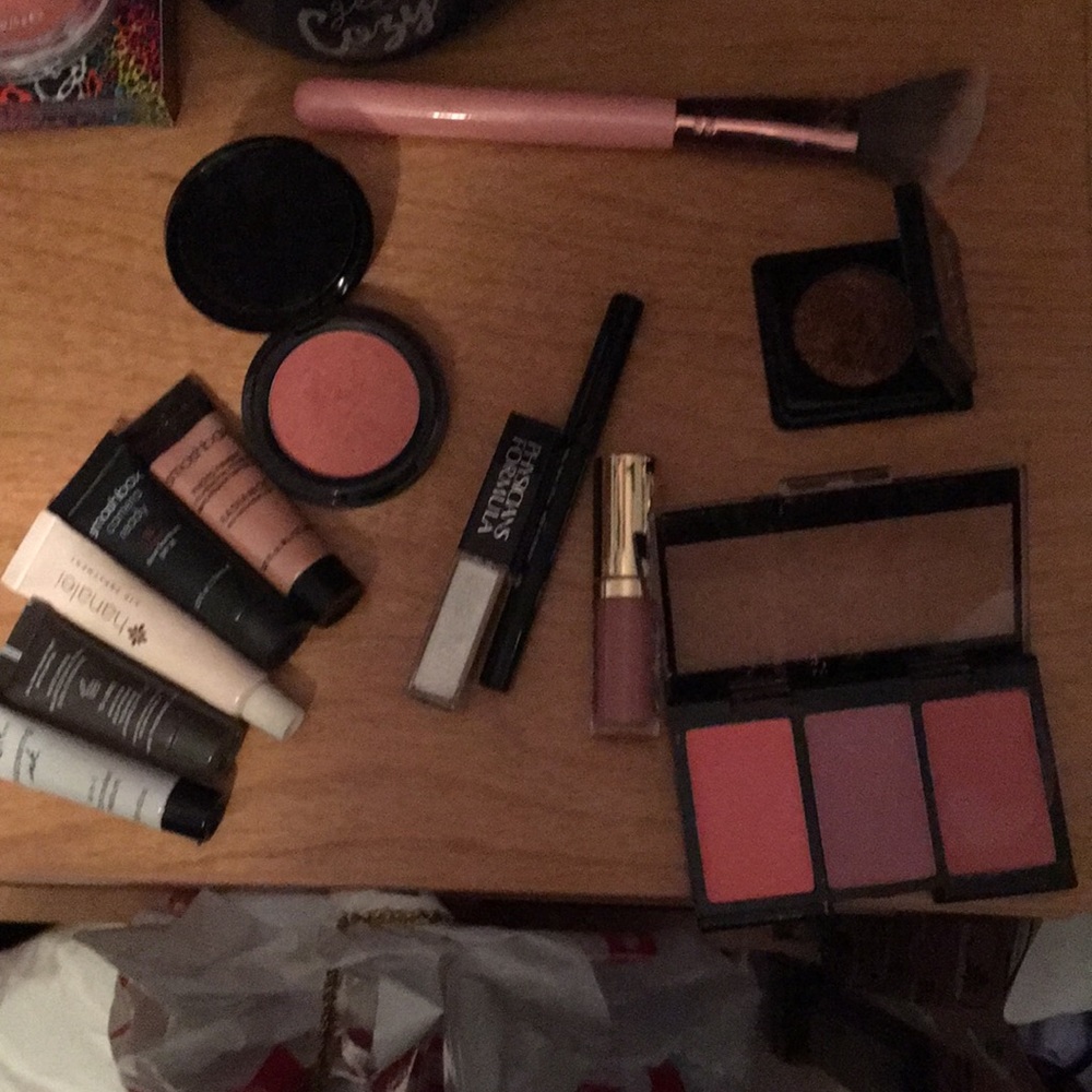 Makeup samples and blushes and eyeshadow